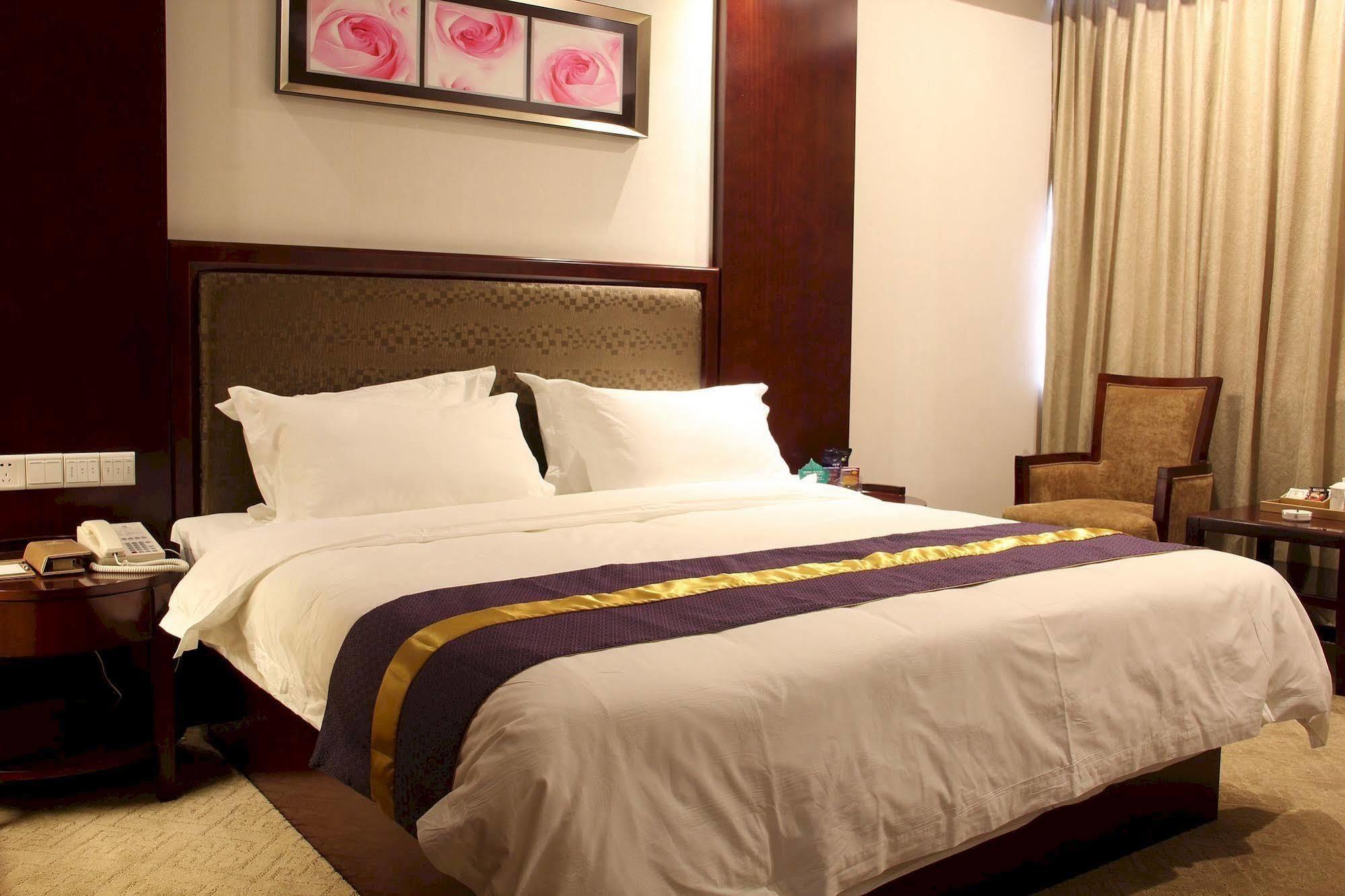 Zhuhai Platinum Holiday Hotel Esterno foto