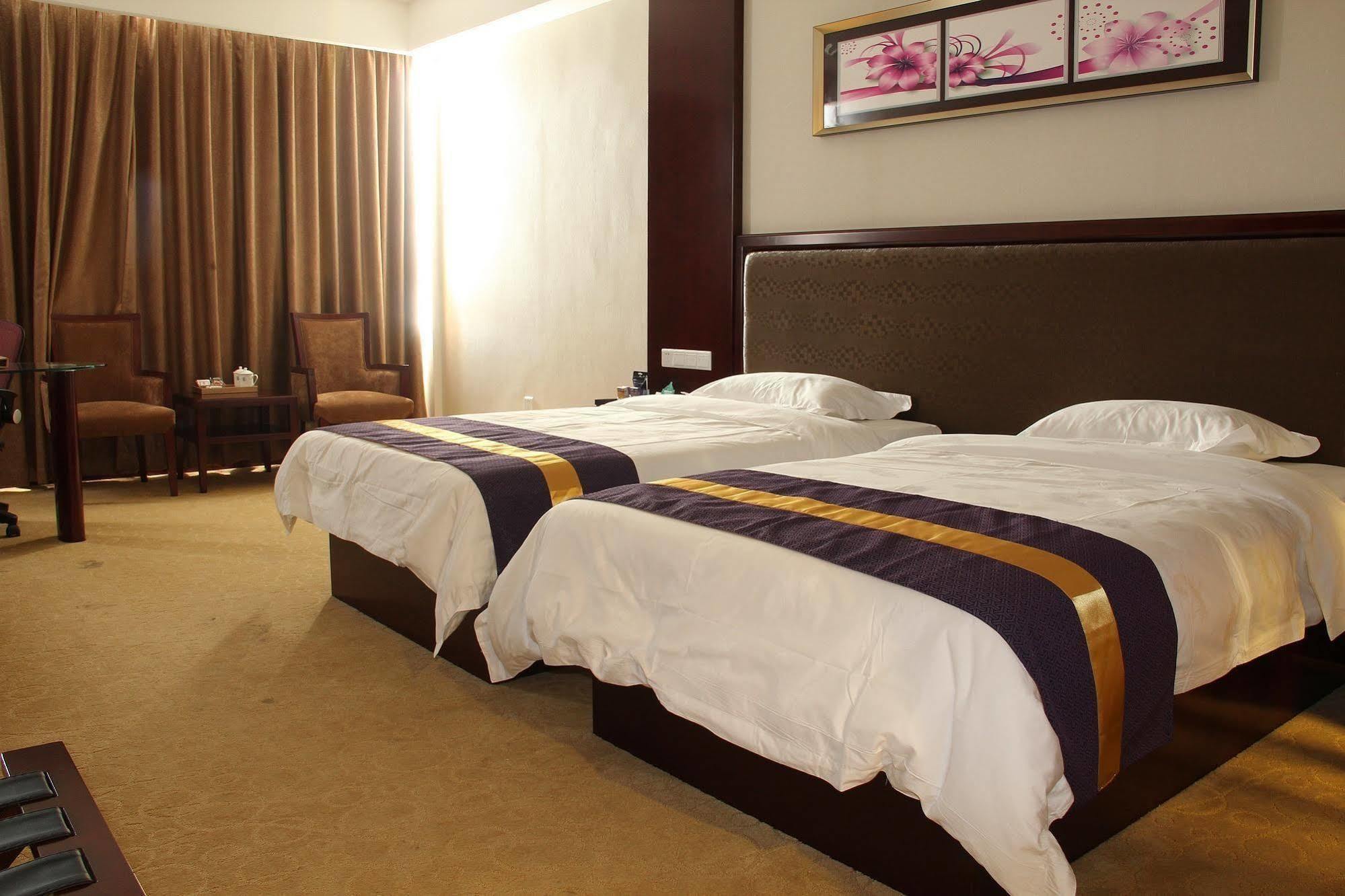 Zhuhai Platinum Holiday Hotel Esterno foto