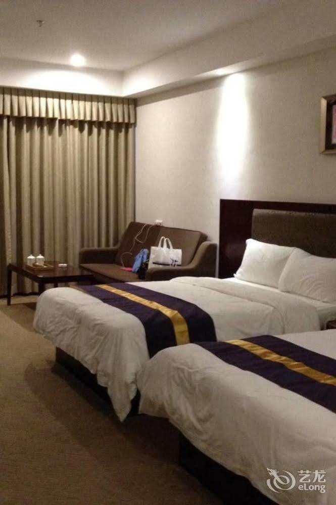 Zhuhai Platinum Holiday Hotel Esterno foto