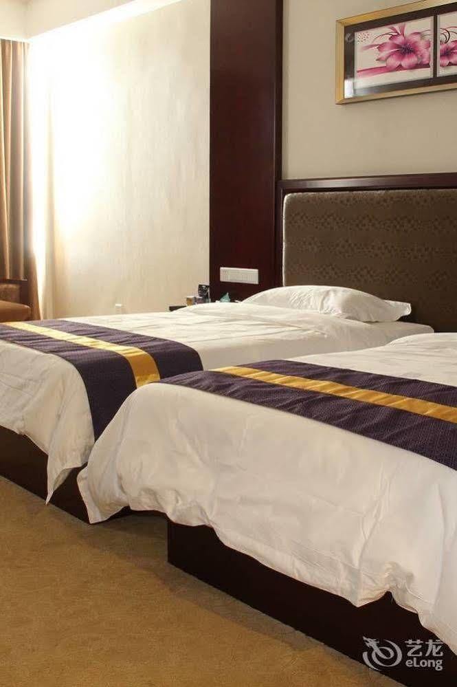 Zhuhai Platinum Holiday Hotel Esterno foto