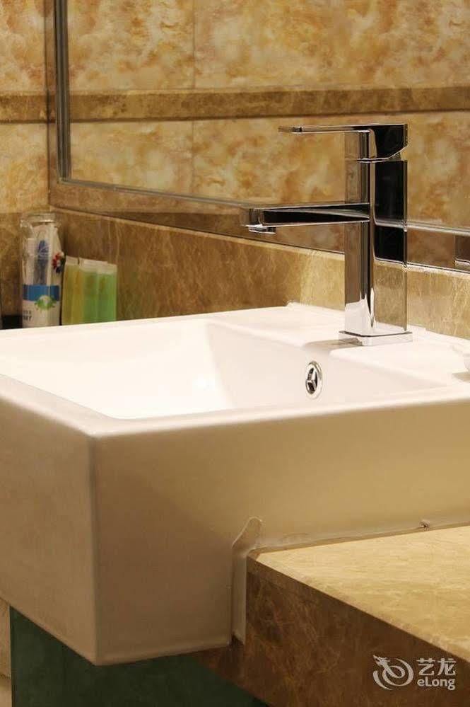 Zhuhai Platinum Holiday Hotel Esterno foto
